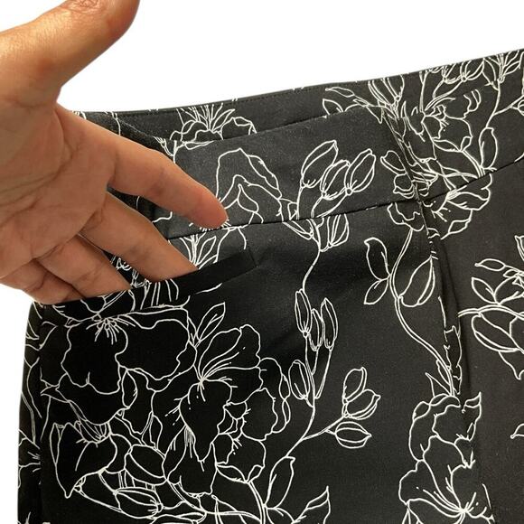 Chico's Brigitte Basic Slit Ankle Pants Front Pockets Size 4 Regular Stretchy - Picture 8 of 9